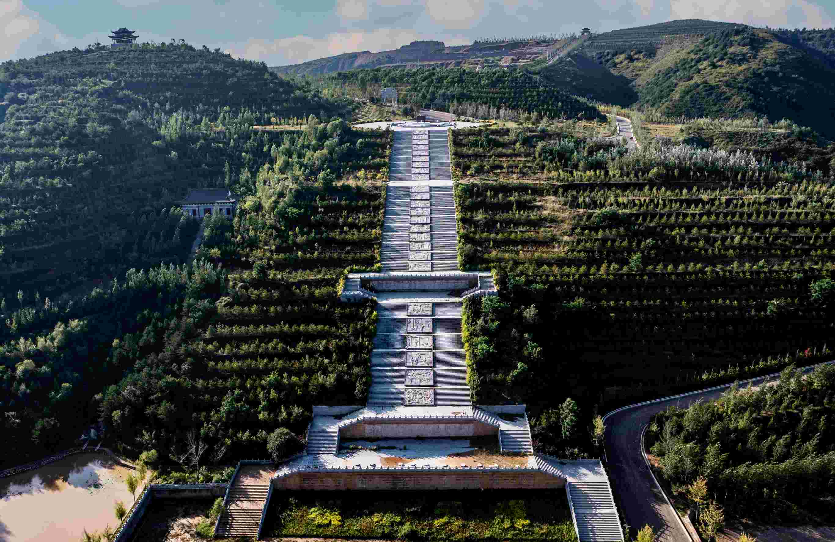 【太原墓地】立碑风水禁忌，墓碑的风格、颜色和形状如何影响风水？